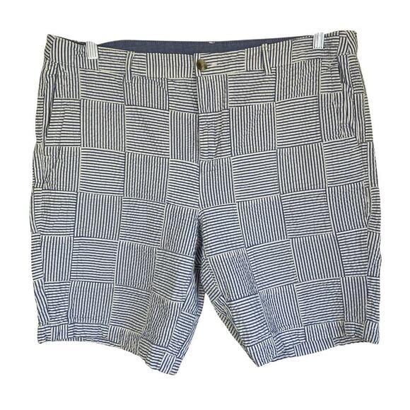 L.L. Bean Sz 16 Favorite Fit Patchwork Seersucker Bermuda Shorts 9” White Blue - Picture 2 of 16
